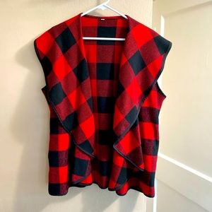 Red and black plaid vest w/pockets